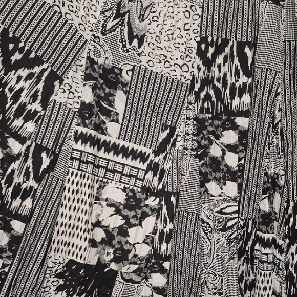 Notations Black and White Patterned Maxi Skirt - Picture 4 of 4